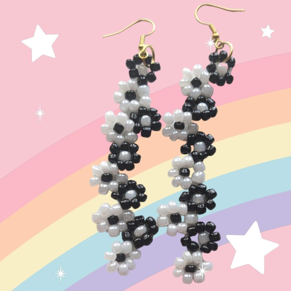 🌹New* White and Black Flower  Beaded Earrings